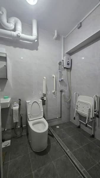 229 Compassvale Walk, 229 Compassvale Walk, 3 Bedrooms, 1,323 sqft, HDB Flat For Sale, by James Yeo, 500210030 - Bathroom - PropertyGuru.com.sg