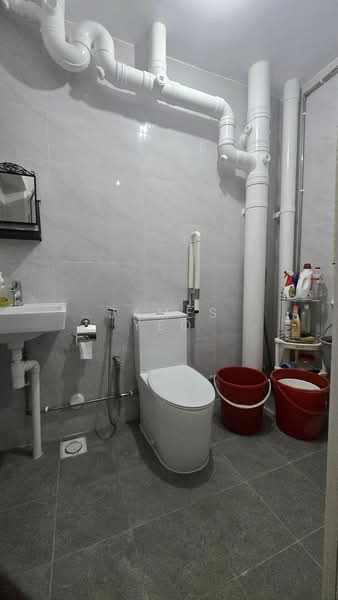 229 Compassvale Walk, 229 Compassvale Walk, 3 Bedrooms, 1,323 sqft, HDB Flat For Sale, by James Yeo, 500210030 - Bathroom - PropertyGuru.com.sg