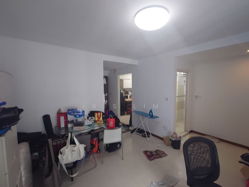 385 Bukit Batok West Avenue 5, 385 Bukit Batok West Avenue 5, 3 Bedrooms, 968 sqft, HDB Flat For Rent, by Iris Lim, 500210035 - Living Room - PropertyGuru.com.sg