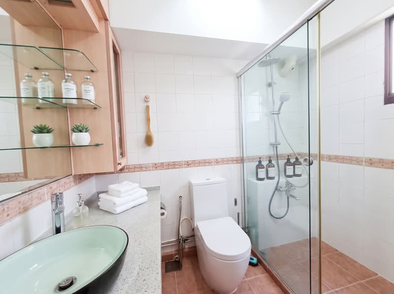 293 Bishan Street 22, 293 Bishan Street 22, 4 Bedrooms, 1,323 sqft, HDB Flat For Sale, by Lewis Tong, 500210053 - Master Bathroom - PropertyGuru.com.sg