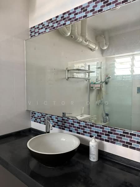 699 Hougang Street 52, 699 Hougang Street 52, 4 Bedrooms, 1,302 sqft, HDB Flat For Sale, by Victor Ong, 500210082 - Bathroom - PropertyGuru.com.sg