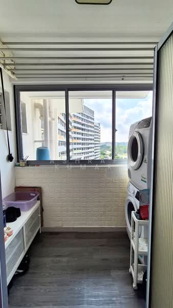 621B Tampines Street 61, 621B Tampines Street 61, 3 Bedrooms, 1,001 sqft, HDB Flat For Sale, by Ashraf Kumar, 500210116 - Balcony - PropertyGuru.com.sg