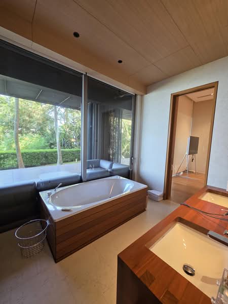 Seven Palms Sentosa Cove, 155 Cove Drive, 4 Bedrooms, 6,792 sqft, Condominium For Sale, by Danny Jeon, 500210122 - Bathroom - PropertyGuru.com.sg
