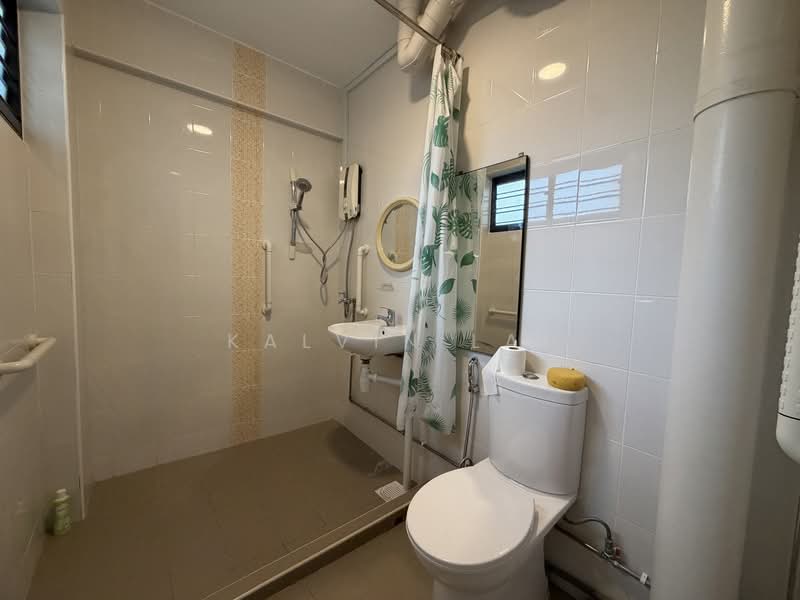 120 Pending Road, 120 Pending Road, 3 Bedrooms, 1,250 sqft, HDB Flat For Rent, by Kalvin Lai, 500210127 - Bathroom - PropertyGuru.com.sg