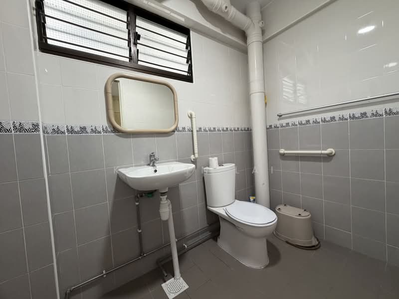 120 Pending Road, 120 Pending Road, 3 Bedrooms, 1,250 sqft, HDB Flat For Rent, by Kalvin Lai, 500210127 - Bathroom - PropertyGuru.com.sg