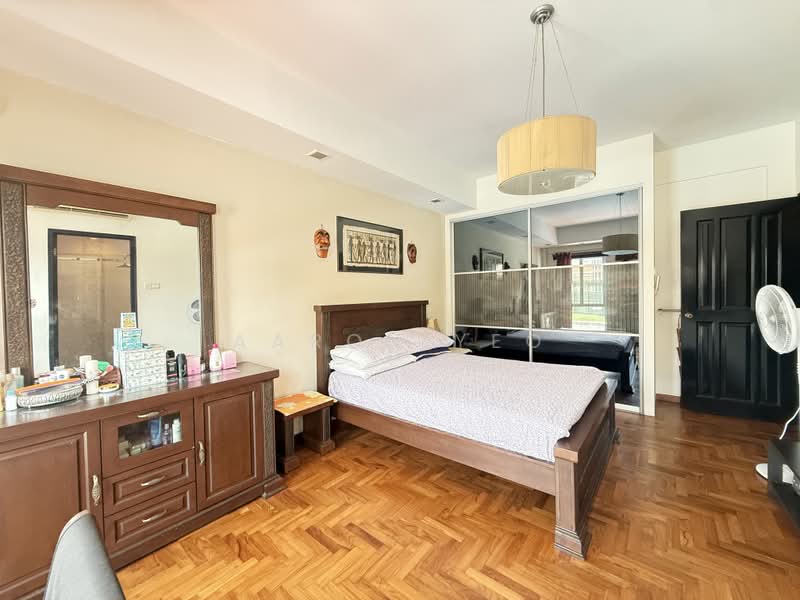 Loyang Villas, Loyang Rise, 4 Bedrooms, 2,580 sqft, Terraced House For Sale, by Aaron Yeo, 500210134 - Bedroom - PropertyGuru.com.sg