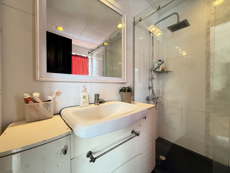 Loyang Villas, Loyang Rise, 4 Bedrooms, 2,580 sqft, Terraced House For Sale, by Aaron Yeo, 500210134 - Bathroom - PropertyGuru.com.sg