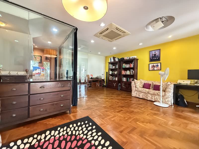 Loyang Villas, Loyang Rise, 4 Bedrooms, 2,580 sqft, Terraced House For Sale, by Aaron Yeo, 500210134 - Living Room - PropertyGuru.com.sg