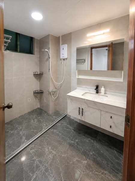 Summerdale, 8 Boon Lay Drive, 3 Bedrooms, 1,195 sqft, Condominium For Sale, by Delvin Ong, 500210144 - Bathroom - PropertyGuru.com.sg