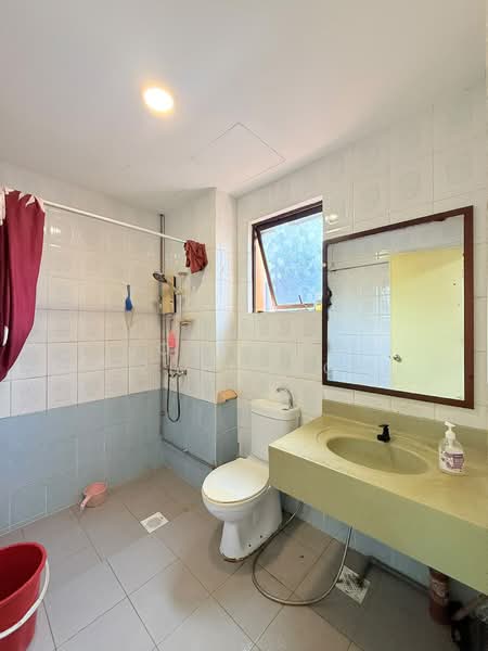 Penang Service Apartment, 16 Lorong 34 Geylang, 3 Bedrooms, 1,152 sqft, Apartment For Sale, by Jose Loh Zhenhao, 500210155 - Bathroom - PropertyGuru.com.sg