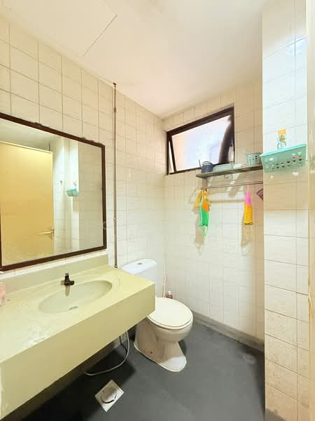 Penang Service Apartment, 16 Lorong 34 Geylang, 3 Bedrooms, 1,152 sqft, Apartment For Sale, by Jose Loh Zhenhao, 500210155 - Bathroom - PropertyGuru.com.sg