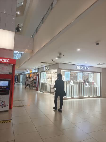 Lucky Plaza, 304 Orchard Road, Orchard / River Valley, 495 sqft, Mall Shop For Rent, by Lee Soo Kim, 500210158 - Corridor - CommercialGuru.com.sg
