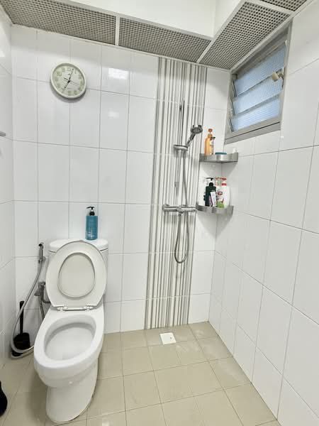 119A Canberra Crescent, 119A Canberra Crescent, 3 Bedrooms, 1,001 sqft, HDB Flat For Sale, by Azhar Baksin, 500210161 - Bathroom - PropertyGuru.com.sg