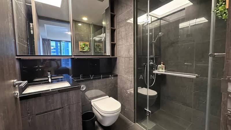 The M, 36 Middle Road, 1 Bedroom, 441 sqft, Condominium For Rent, by Kevin Tan, 500210162 - Luxurious bathroom fittings with natural lightings from light box - PropertyGuru.com.sg