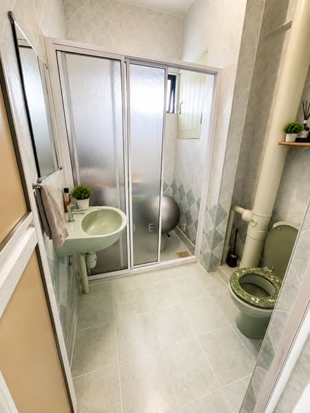 408 Jurong West Street 42, 408 Jurong West Street 42, 3 Bedrooms, 1,561 sqft, HDB Flat For Sale, by Eddie Tan, 500210166 - Bathroom - PropertyGuru.com.sg