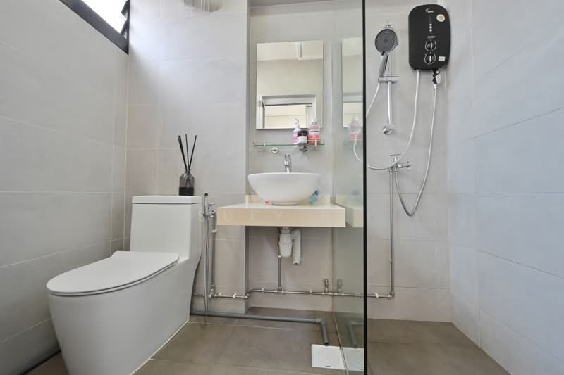302 Yishun Central, 302 Yishun Central, 3 Bedrooms, 1,313 sqft, HDB Flat For Sale, by Sufy B., 500210167 - Ensuite Bathroom - PropertyGuru.com.sg