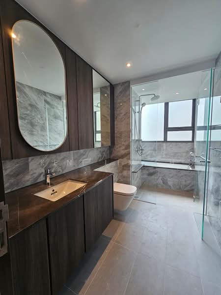 Clavon, 8 Clementi Avenue 1, 5 Bedrooms, 1,690 sqft, Condominium For Sale, by Kent Lim CH, 500210188 - Master Bathroom - PropertyGuru.com.sg