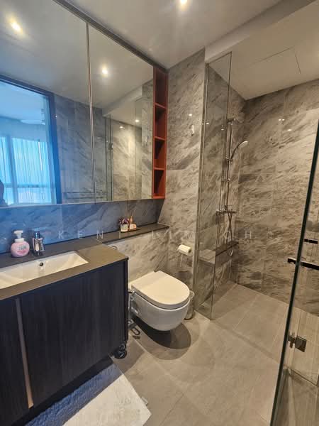 Clavon, 8 Clementi Avenue 1, 5 Bedrooms, 1,690 sqft, Condominium For Sale, by Kent Lim CH, 500210188 - Junior Master Bathroom - PropertyGuru.com.sg
