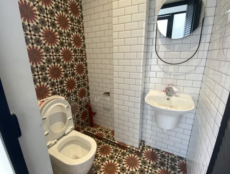 Sam Leong Road, Sam Leong Road Jalan Besar Kitchener Road, 1,340 sqft, Shop / Shophouse For Rent, by Tommy Kwek, 500210192 - Bathroom - CommercialGuru.com.sg