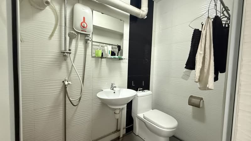 353 Woodlands Avenue 1, 353 Woodlands Avenue 1, 4 Bedrooms, 1,302 sqft, HDB Flat For Sale, by Sam Lim, 500210201 - Bathroom - PropertyGuru.com.sg