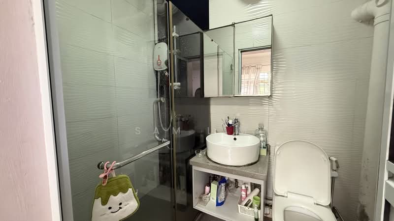 353 Woodlands Avenue 1, 353 Woodlands Avenue 1, 4 Bedrooms, 1,302 sqft, HDB Flat For Sale, by Sam Lim, 500210201 - Bathroom - PropertyGuru.com.sg