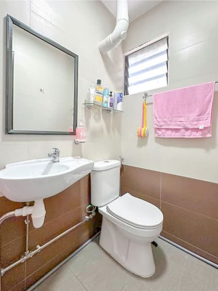 307 Hougang Avenue 5, 307 Hougang Avenue 5, 2 Bedrooms, 721 sqft, HDB Flat For Rent, by Ng Jonathan, 500210206 - Bathroom - PropertyGuru.com.sg