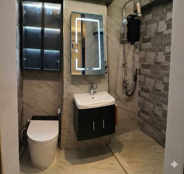 843 Woodlands Street 82, 843 Woodlands Street 82, 3 Bedrooms, 1,119 sqft, HDB Flat For Sale, by James Yeo, 500210207 - Bathroom - PropertyGuru.com.sg