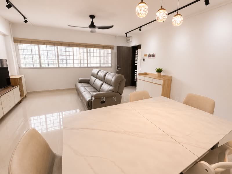 109 Jalan Bukit Merah, 109 Jalan Bukit Merah, 3 Bedrooms, 1,119 sqft, HDB Flat For Sale, by Joavonne Tang, 500210214 - Living Room - PropertyGuru.com.sg