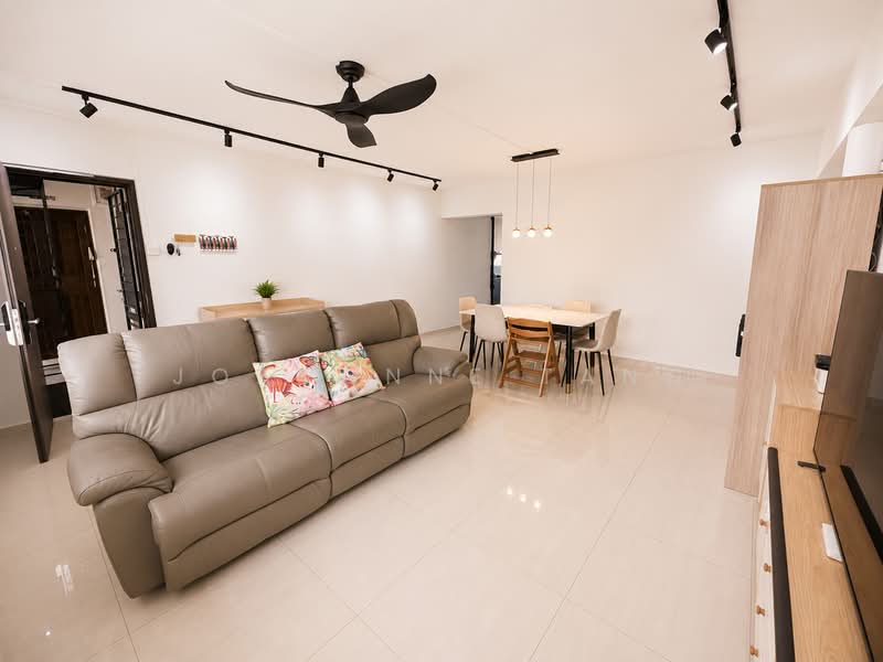 109 Jalan Bukit Merah, 109 Jalan Bukit Merah, 3 Bedrooms, 1,119 sqft, HDB Flat For Sale, by Joavonne Tang, 500210214 - Living Room - PropertyGuru.com.sg