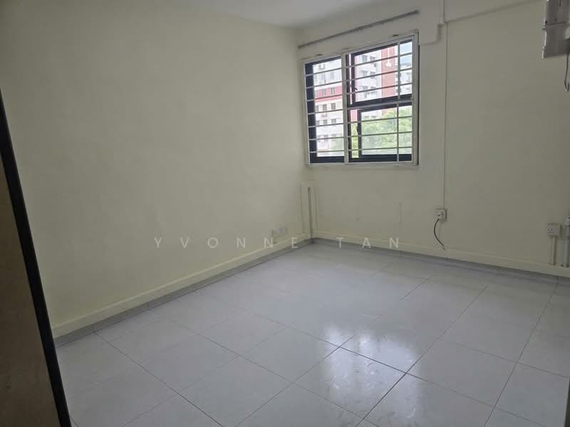 162 Mei Ling Street, 162 Mei Ling Street, 2 Bedrooms, 710 sqft, HDB Flat For Sale, by Yvonne Tan, 500210222 - Master Bedroom - PropertyGuru.com.sg