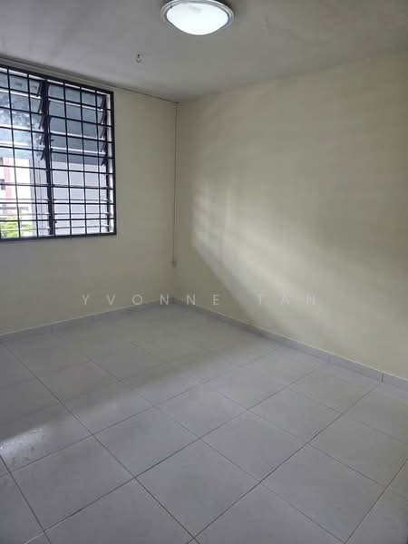 162 Mei Ling Street, 162 Mei Ling Street, 2 Bedrooms, 710 sqft, HDB Flat For Sale, by Yvonne Tan, 500210222 - Common Bedroom - PropertyGuru.com.sg