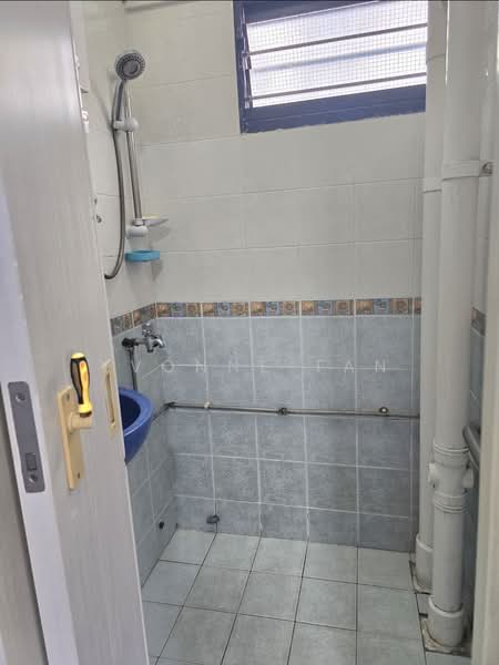 162 Mei Ling Street, 162 Mei Ling Street, 2 Bedrooms, 710 sqft, HDB Flat For Sale, by Yvonne Tan, 500210222 - Bathroom - PropertyGuru.com.sg