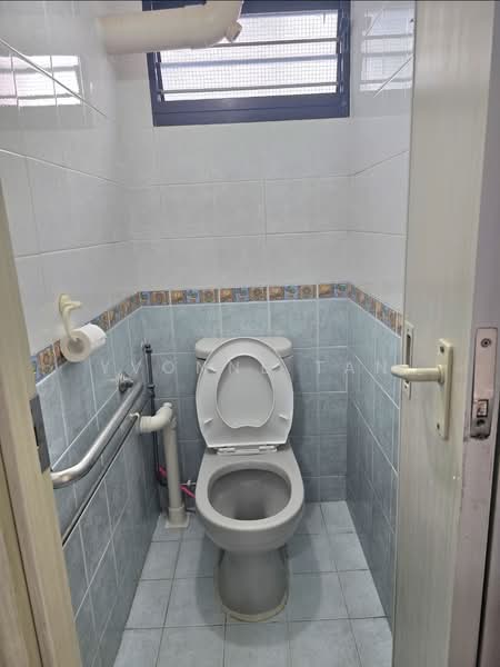 162 Mei Ling Street, 162 Mei Ling Street, 2 Bedrooms, 710 sqft, HDB Flat For Sale, by Yvonne Tan, 500210222 - Bathroom - PropertyGuru.com.sg