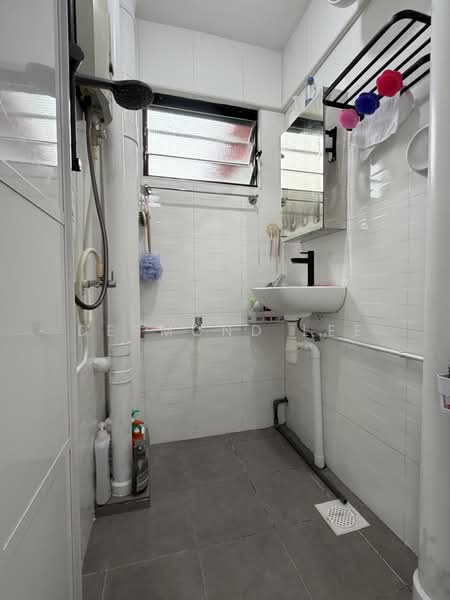 130 Bukit Merah View, 130 Bukit Merah View, 2 Bedrooms, 700 sqft, HDB Flat For Sale, by Desmond Lee, 500210240 - Bathroom - PropertyGuru.com.sg