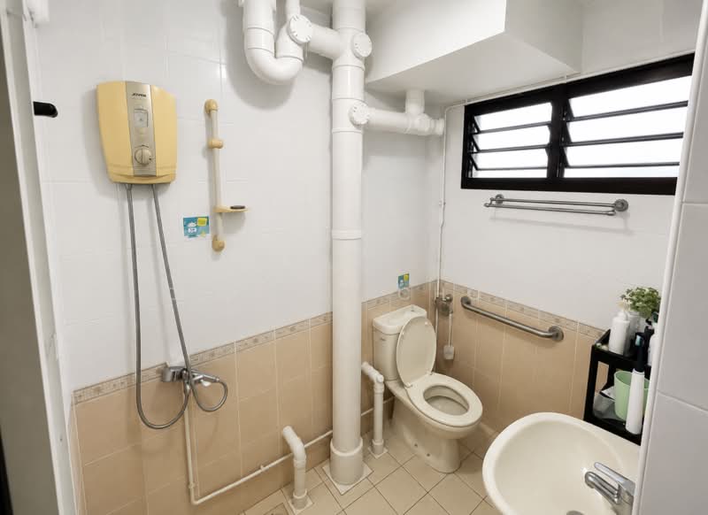605 Clementi West Street 1, 605 Clementi West Street 1, 3 Bedrooms, 1,281 sqft, HDB Flat For Rent, by Conrad Chow, 500210241 - Bathroom - PropertyGuru.com.sg