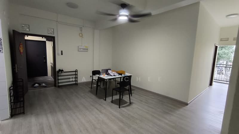 Walkup Apartment near Little India / City Square, 123 Kitchener Road, Room Rental, 120 sqft, Terraced House For Rent, by Hans Chee, 500210248 - Living Room - PropertyGuru.com.sg