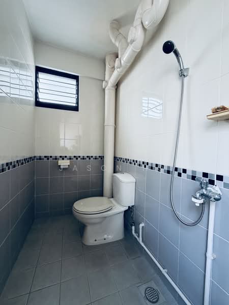 105 Bishan Street 12, 105 Bishan Street 12, 2 Bedrooms, 688 sqft, HDB Flat For Sale, by Jason Ho, 500210250 - Bathroom - PropertyGuru.com.sg