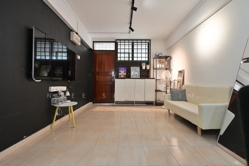 4 Jalan Batu, 4 Jalan Batu, 3 Bedrooms, 646 sqft, HDB Flat For Sale, by Ngee Siong Lim, 500210256 - Living Room - PropertyGuru.com.sg