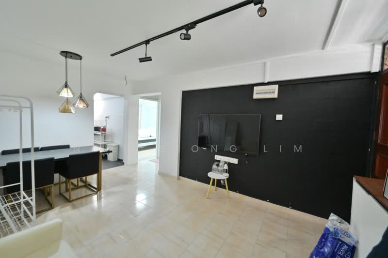 4 Jalan Batu, 4 Jalan Batu, 3 Bedrooms, 646 sqft, HDB Flat For Sale, by Ngee Siong Lim, 500210256 - Living Room - PropertyGuru.com.sg