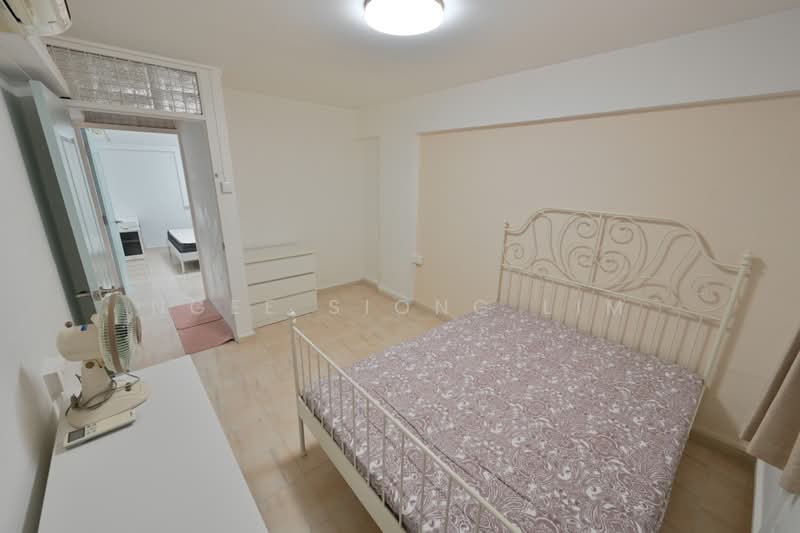 4 Jalan Batu, 4 Jalan Batu, 3 Bedrooms, 646 sqft, HDB Flat For Sale, by Ngee Siong Lim, 500210256 - Bedroom - PropertyGuru.com.sg