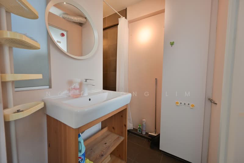 4 Jalan Batu, 4 Jalan Batu, 3 Bedrooms, 646 sqft, HDB Flat For Sale, by Ngee Siong Lim, 500210256 - Bathroom - PropertyGuru.com.sg