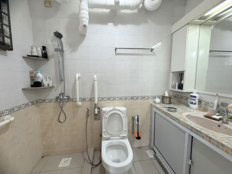 673C Jurong West Street 65, 673C Jurong West Street 65, 3 Bedrooms, 1,184 sqft, HDB Flat For Sale, by Goh Eugene, 500210258 - Bathroom - PropertyGuru.com.sg
