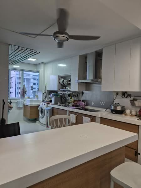 204 Petir Road, 204 Petir Road, 3 Bedrooms, 1,313 sqft, HDB Flat For Sale, by Luke Chew, 500210264 - Kitchen - PropertyGuru.com.sg