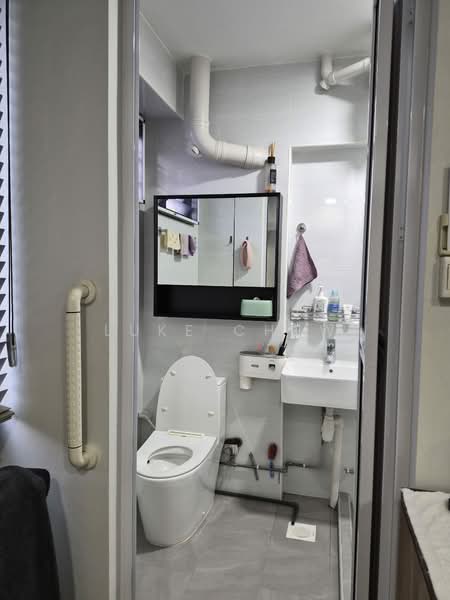 204 Petir Road, 204 Petir Road, 3 Bedrooms, 1,313 sqft, HDB Flat For Sale, by Luke Chew, 500210264 - Bathroom - PropertyGuru.com.sg