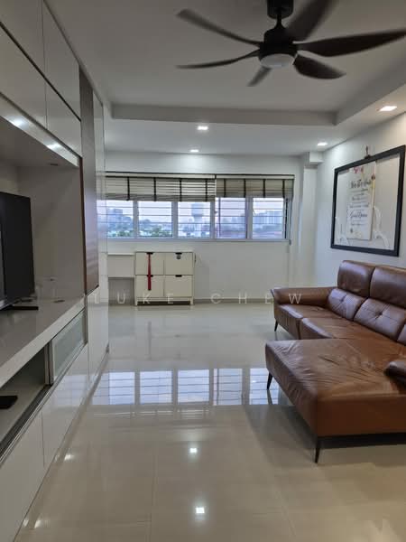 204 Petir Road, 204 Petir Road, 3 Bedrooms, 1,313 sqft, HDB Flat For Sale, by Luke Chew, 500210264 - Living Room - PropertyGuru.com.sg