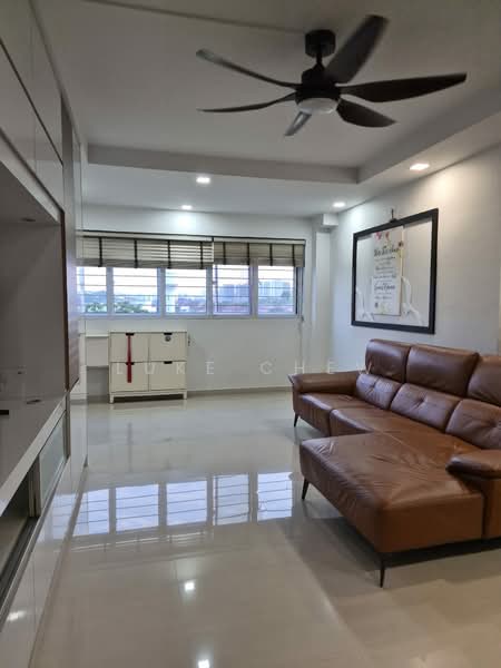 204 Petir Road, 204 Petir Road, 3 Bedrooms, 1,313 sqft, HDB Flat For Sale, by Luke Chew, 500210264 - Living Room - PropertyGuru.com.sg