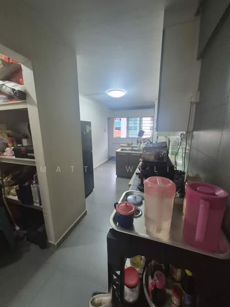 417 Jurong West Street 42, 417 Jurong West Street 42, 3 Bedrooms, 958 sqft, HDB Flat For Sale, by Matthew Lin, 500210300 - Kitchen - PropertyGuru.com.sg