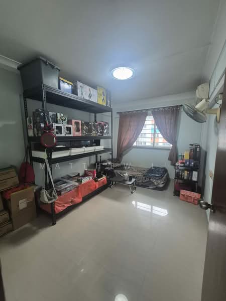 417 Jurong West Street 42, 417 Jurong West Street 42, 3 Bedrooms, 958 sqft, HDB Flat For Sale, by Matthew Lin, 500210300 - Bedroom - PropertyGuru.com.sg