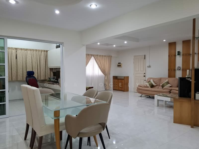 453 Jurong West Street 42, 453 Jurong West Street 42, 3 Bedrooms, 1,431 sqft, HDB Flat For Sale, by Chua Jocelyn, 500210311 - Living Room - PropertyGuru.com.sg