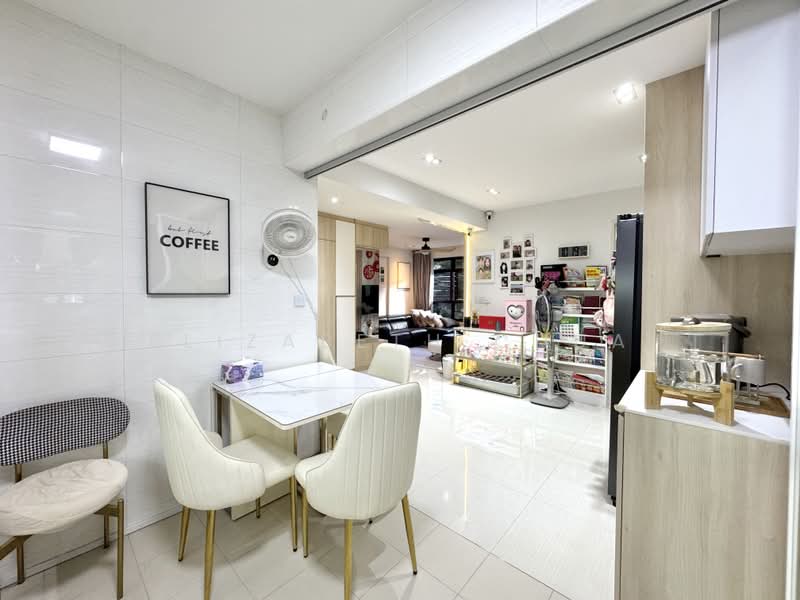 131C Canberra Crescent, 131C Canberra Crescent, 3 Bedrooms, 990 sqft, HDB Flat For Sale, by Elizabeth Chua, 500210312 - Dining Room - PropertyGuru.com.sg